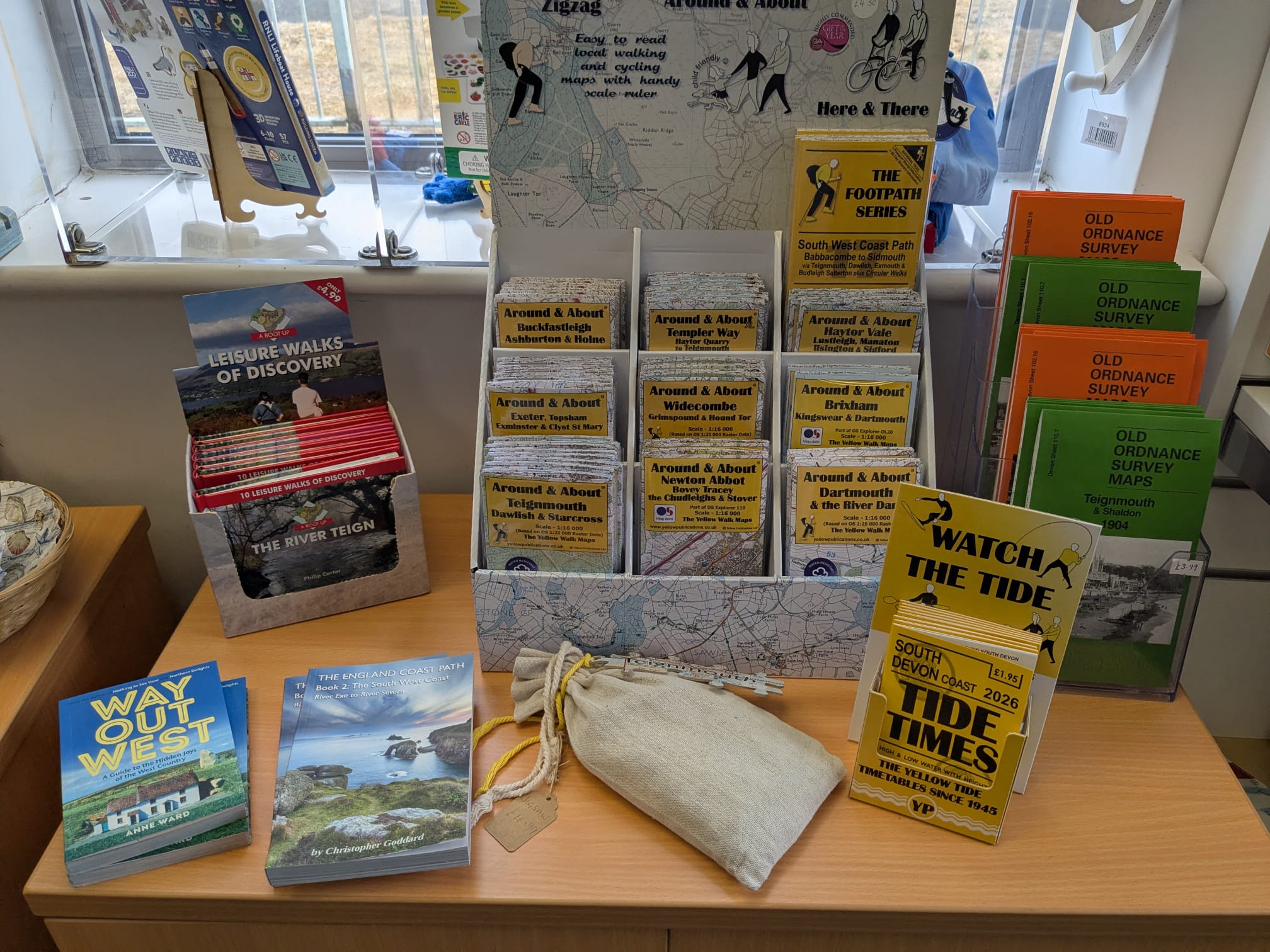 Maps and walking guides